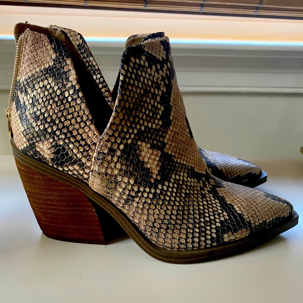 Vince Camuto Bibestie Bootie